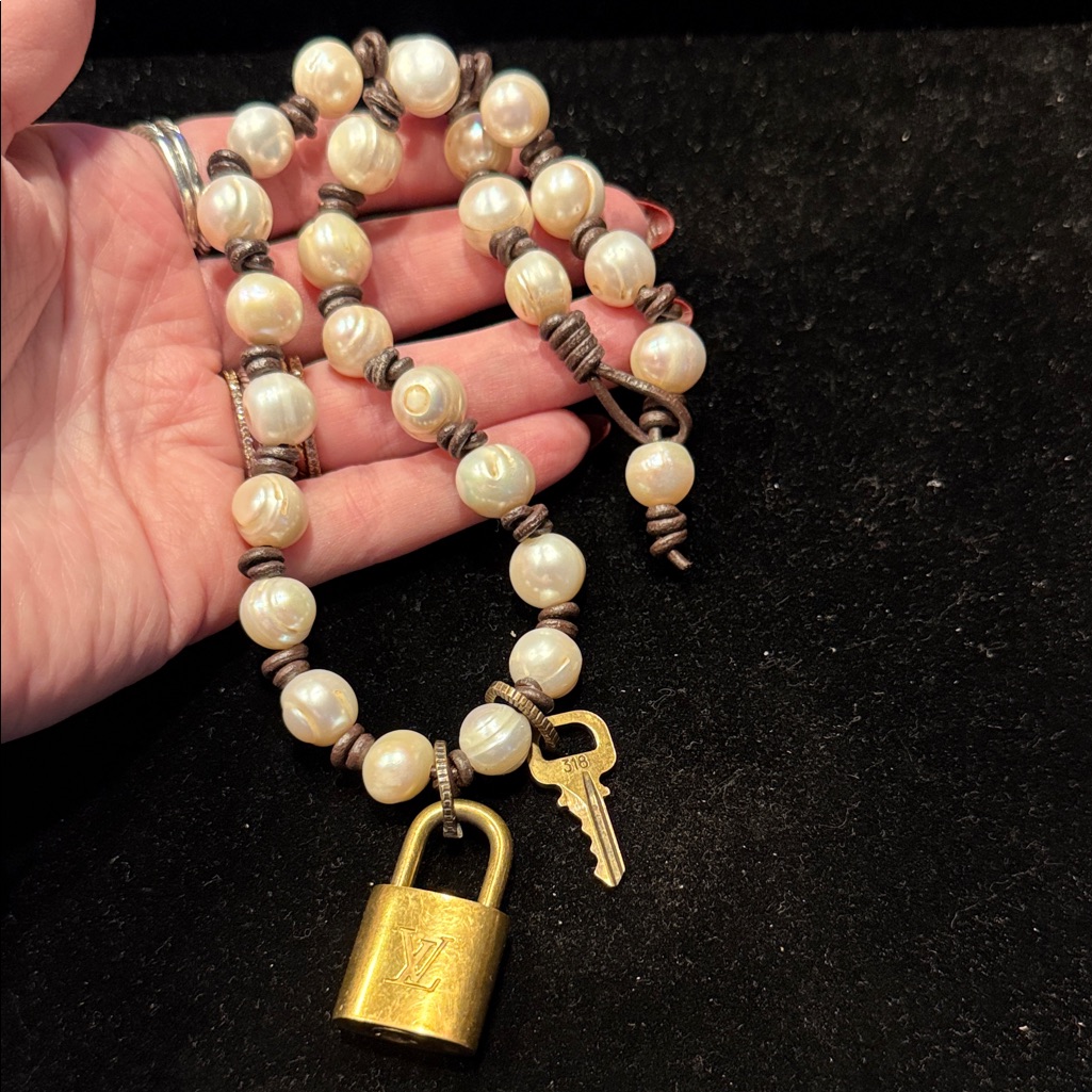 Stunning Pearl Necklace With Gold Louis Vuitton Lock And Key Charm